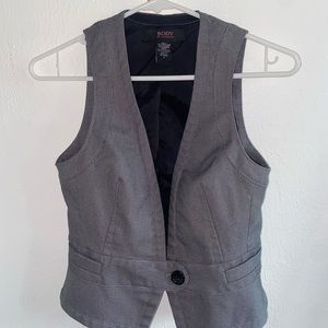 Body By Victoria Fitted Gray Vest